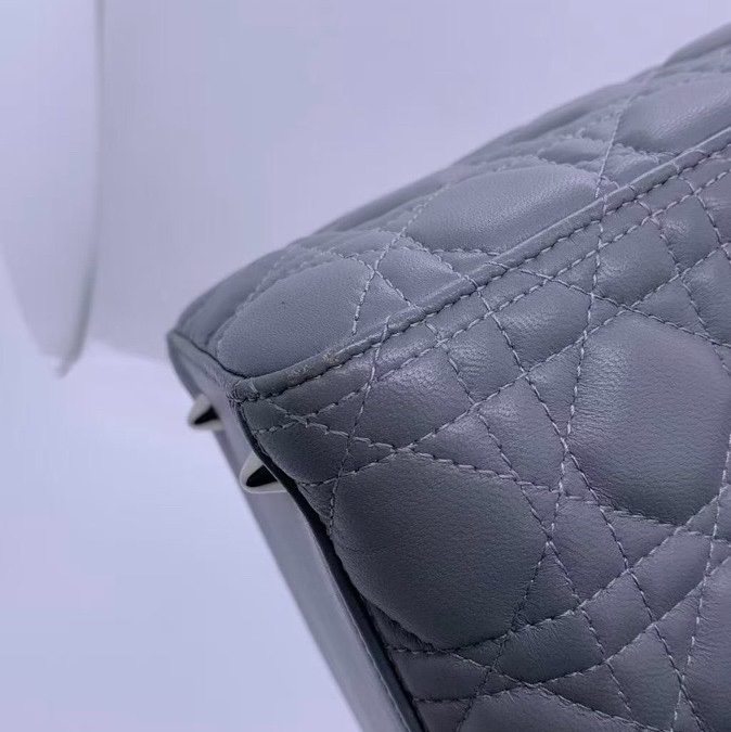 二手Dior五格灰色羊皮銀扣戴妃包，邊角輕微磨損，內里有輕微髒，五金有輕微划痕-8