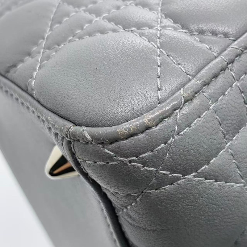 二手Dior五格灰色羊皮銀扣戴妃包，邊角輕微磨損，內里有輕微髒，五金有輕微划痕-10