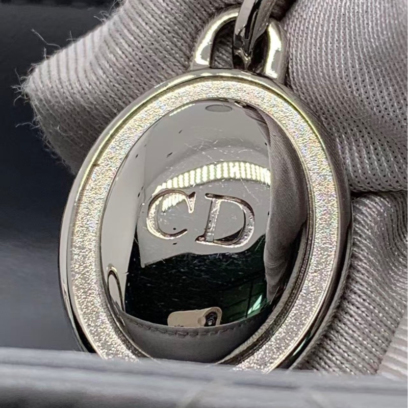 二手Dior五格灰色羊皮銀扣戴妃包，邊角輕微磨損，內里有輕微髒，五金有輕微划痕-14