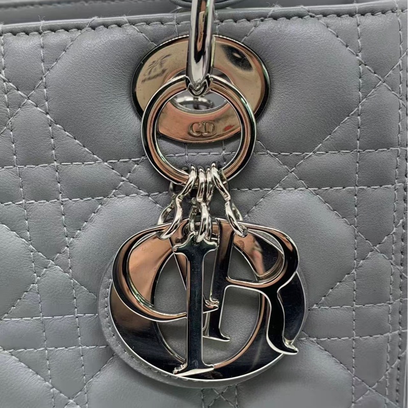 二手Dior五格灰色羊皮銀扣戴妃包，邊角輕微磨損，內里有輕微髒，五金有輕微划痕-15