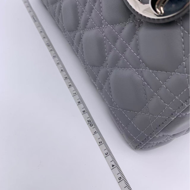 二手Dior五格灰色羊皮銀扣戴妃包，邊角輕微磨損，內里有輕微髒，五金有輕微划痕-16