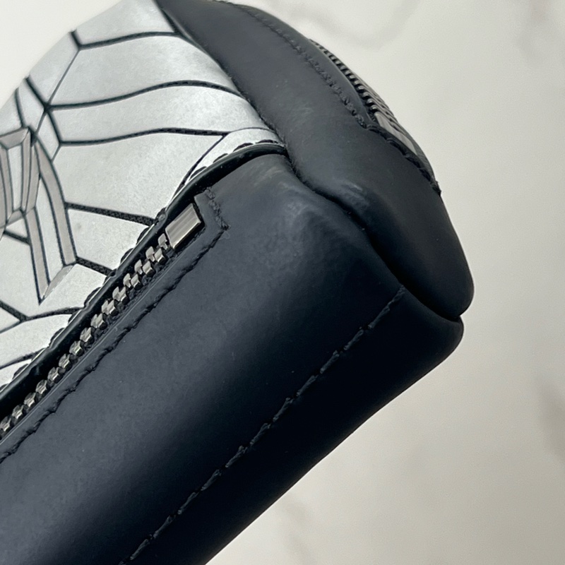 💗香緹國際精品💗 756 MCM 黑銀手拿包 化妝包-9