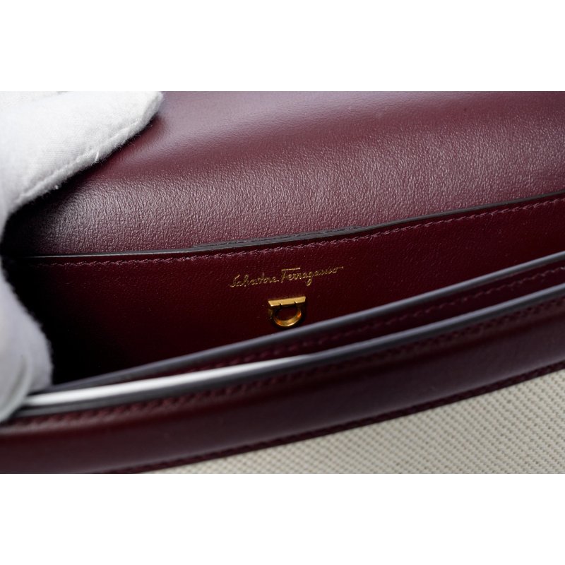 Salvatore Ferragamo菲拉格慕Trapezio 米色帆布斜背包-2