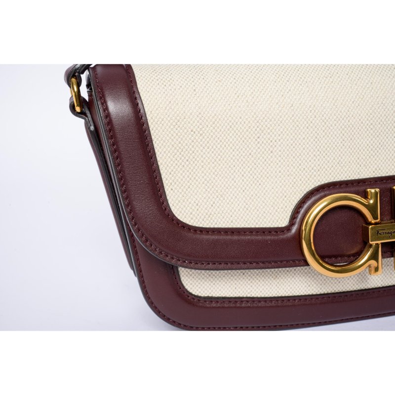 Salvatore Ferragamo菲拉格慕Trapezio 米色帆布斜背包-5