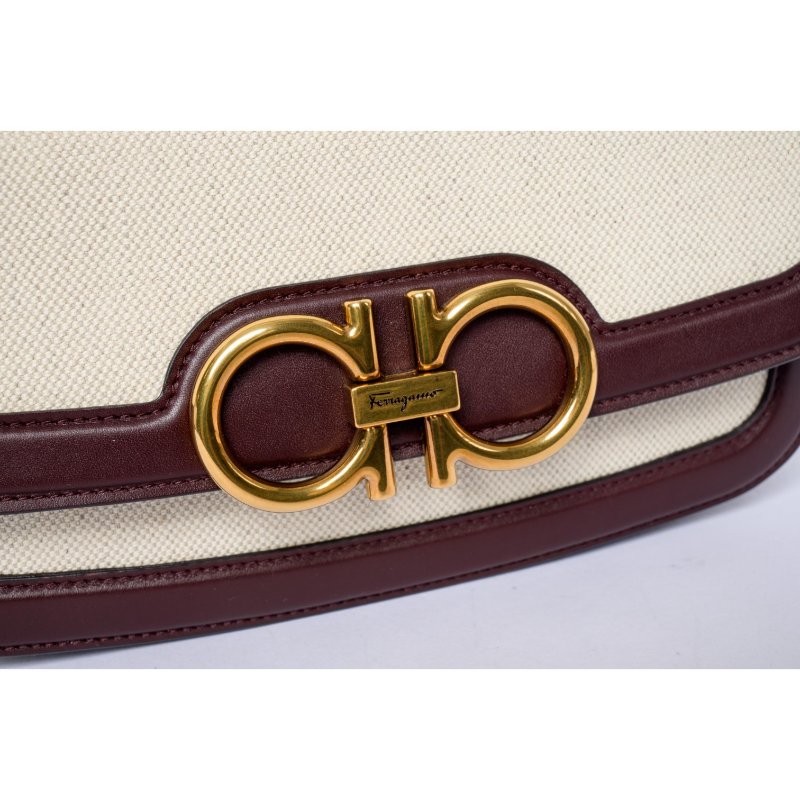 Salvatore Ferragamo菲拉格慕Trapezio 米色帆布斜背包-6