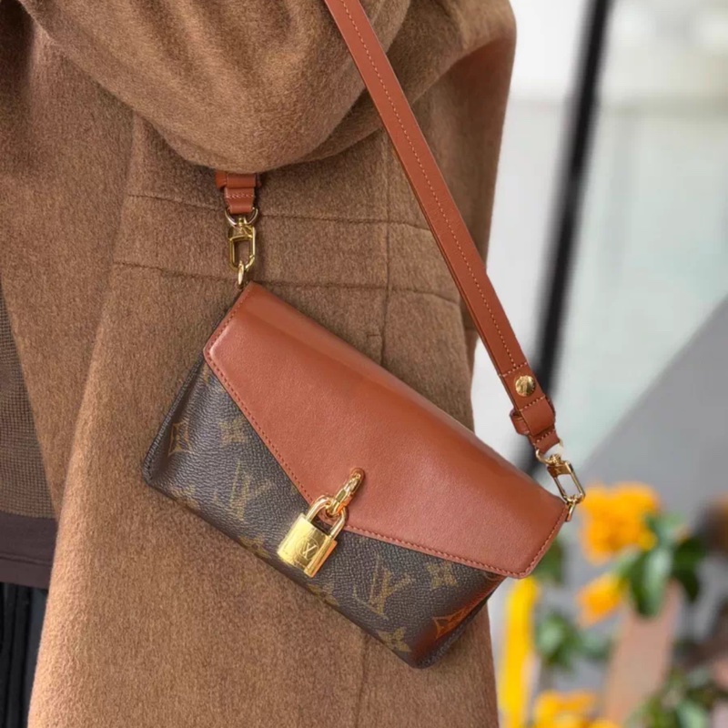 Lv 鏈條鎖頭包 焦糖色-4