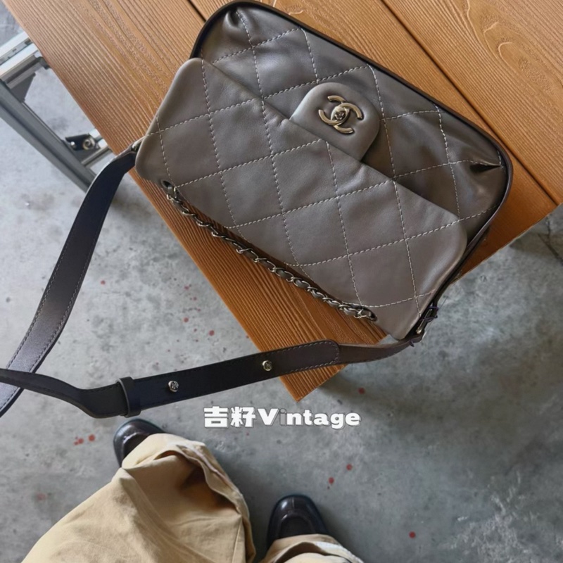 Chanel •  稀有Cf 外縫線大象灰牛皮銀釦寬肩帶機場包 2 Ways-3