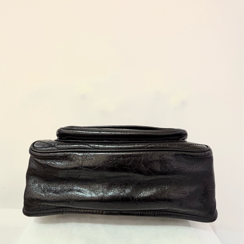 YSL黑色油蠟牛皮銀釦小號Niki肩背包-5