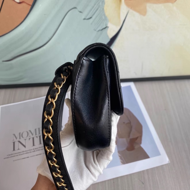 Chanel • 19 Bag 黑金羊皮腰包-5