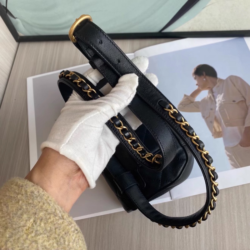 Chanel • 19 Bag 黑金羊皮腰包-7