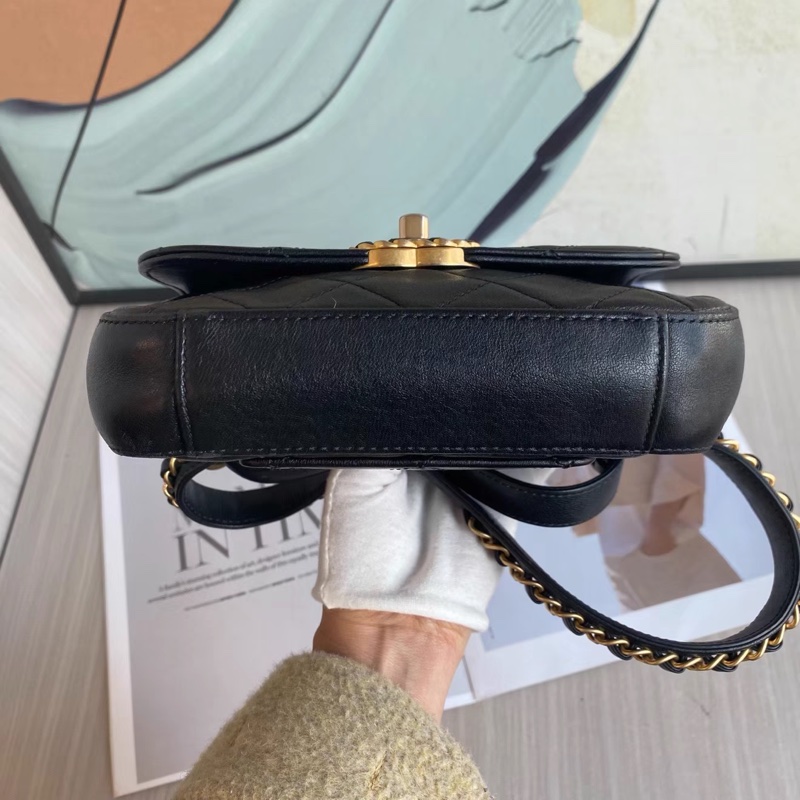 Chanel • 19 Bag 黑金羊皮腰包-8