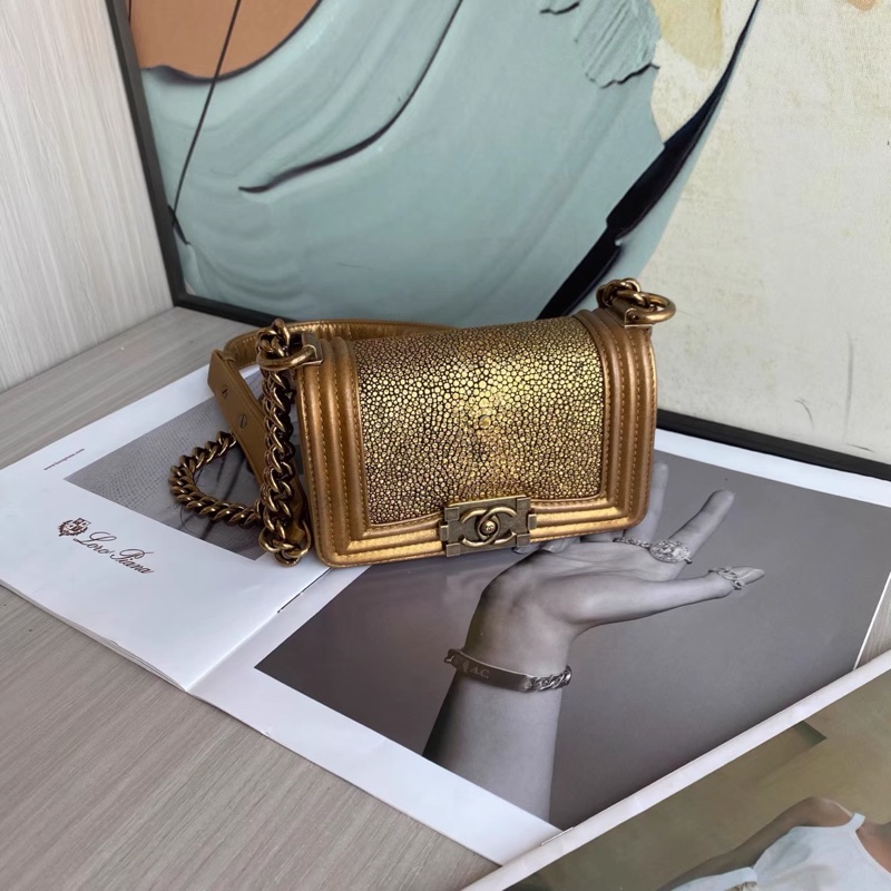 Chanel • Le Boy Mini 金色金釦珍珠魚皮-2