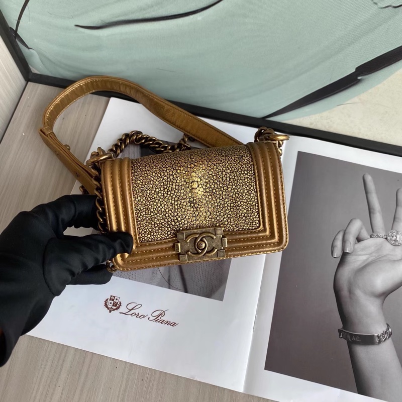 Chanel • Le Boy Mini 金色金釦珍珠魚皮-3