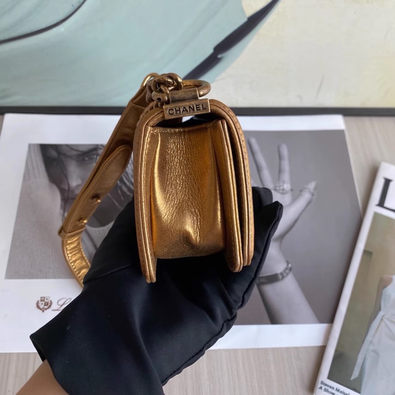 Chanel • Le Boy Mini 金色金釦珍珠魚皮-5