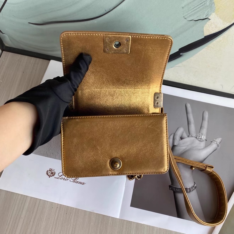 Chanel • Le Boy Mini 金色金釦珍珠魚皮-8