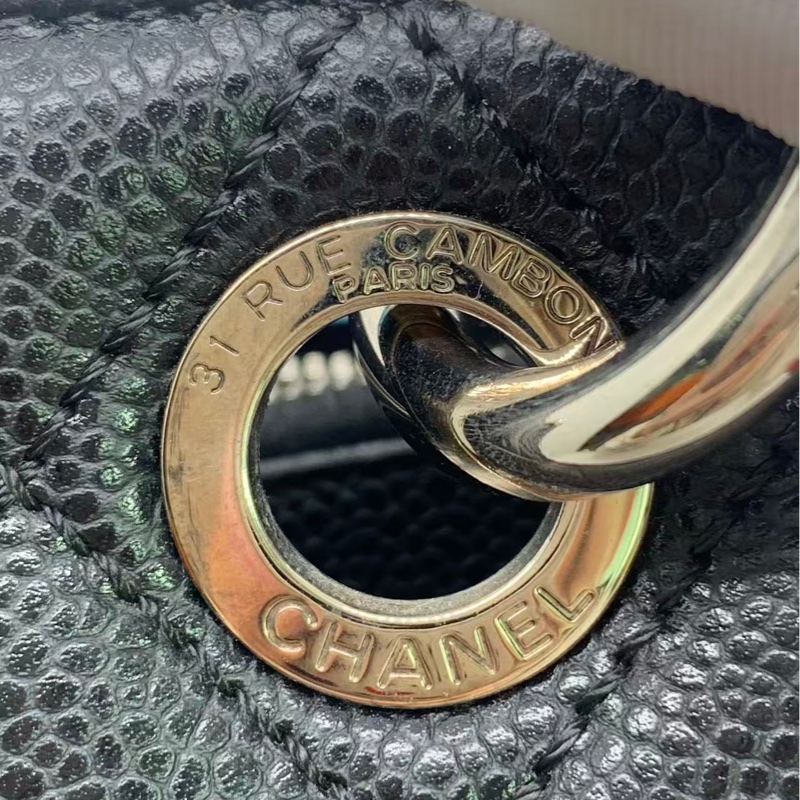 二手Chanel香奈兒GST黑銀單肩包，鐳射19開，邊角有磨損，形狀如圖，五金有氧化划痕-9