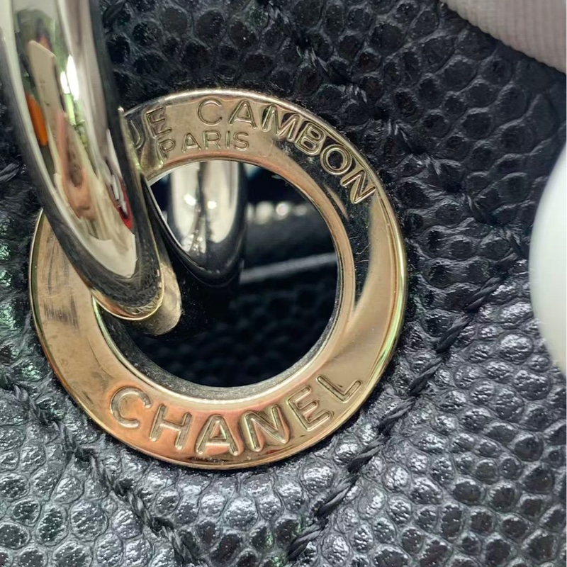 二手Chanel香奈兒GST黑銀單肩包，鐳射19開，邊角有磨損，形狀如圖，五金有氧化划痕-10