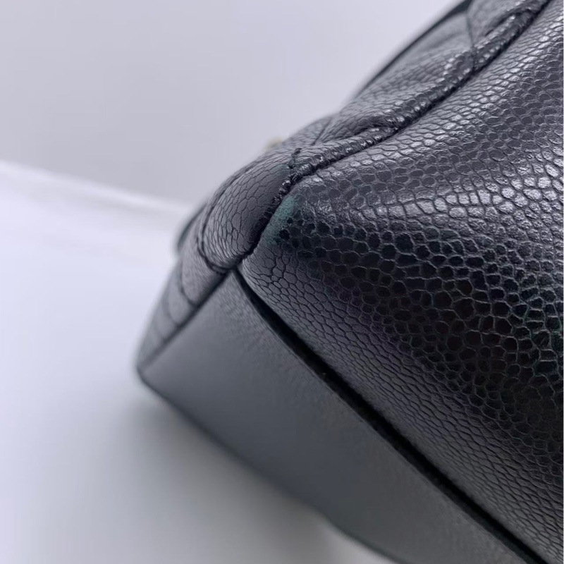 二手Chanel香奈兒GST黑銀單肩包，鐳射19開，邊角有磨損，形狀如圖，五金有氧化划痕-12