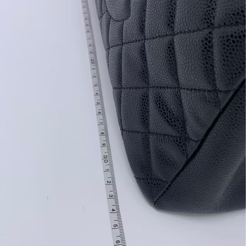 二手Chanel香奈兒GST黑銀單肩包，鐳射19開，邊角有磨損，形狀如圖，五金有氧化划痕-15