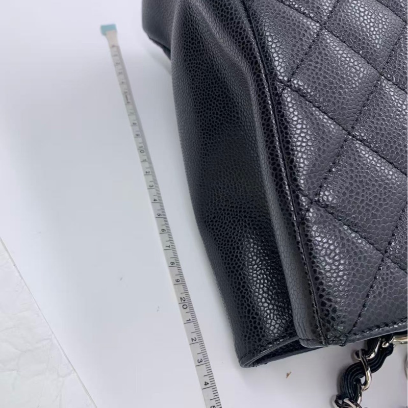 二手Chanel香奈兒GST黑銀單肩包，鐳射19開，邊角有磨損，形狀如圖，五金有氧化划痕-16