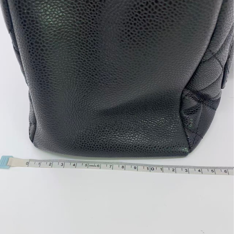 二手Chanel香奈兒GST黑銀單肩包，鐳射19開，邊角有磨損，形狀如圖，五金有氧化划痕-17