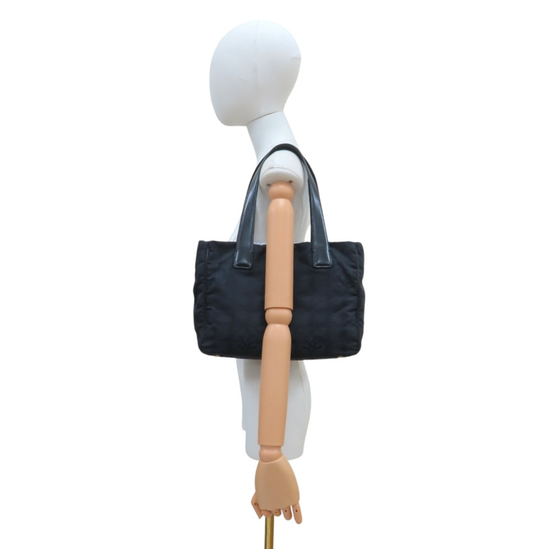 黑色尼龍 牛皮 New Travel Line 肩背包 無卡 金扣 背帶老化【CHANEL 香奈兒】 A20457-8