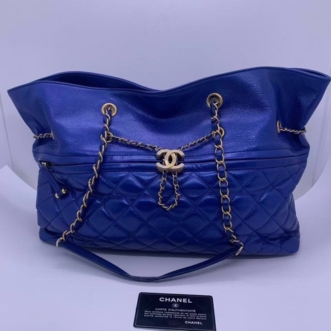 二手Chanel 香奈兒珠光藍抽繩時尚托特包，正常使用痕跡
