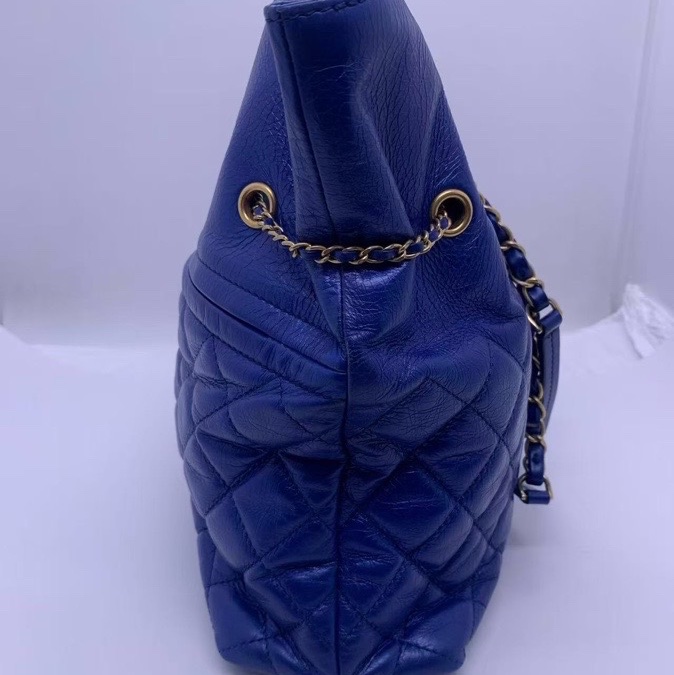 二手Chanel 香奈兒珠光藍抽繩時尚托特包，正常使用痕跡-4