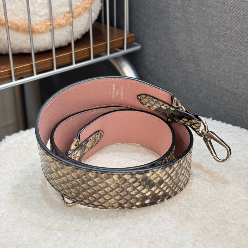 （全平台唯一）LV 高端珍稀皮系列 蟒蛇皮🐍背袋-1