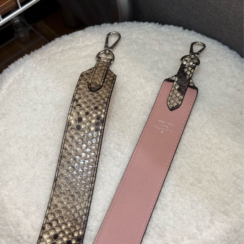 （全平台唯一）LV 高端珍稀皮系列 蟒蛇皮🐍背袋-4