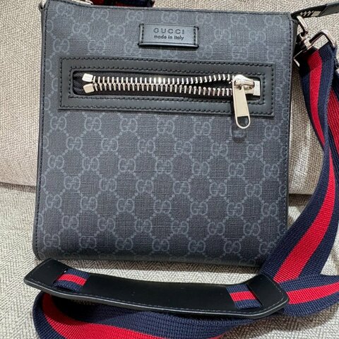 Gucci 經典Supreme藍紅織帶郵差包