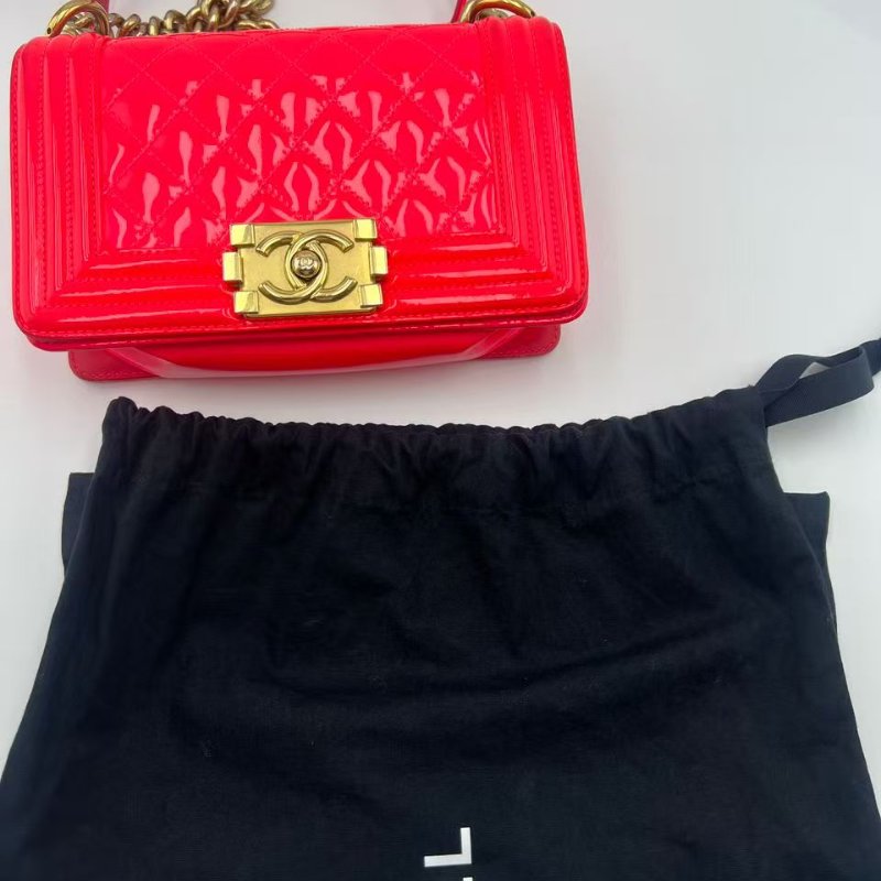 香奈兒 Le Boy 小型紅色漆皮單肩包-1
