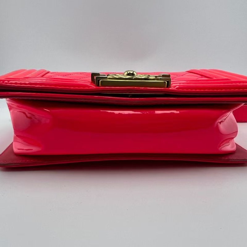 香奈兒 Le Boy 小型紅色漆皮單肩包-9