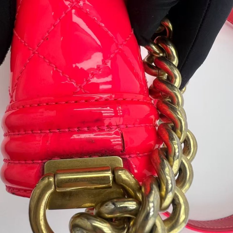 香奈兒 Le Boy 小型紅色漆皮單肩包-15