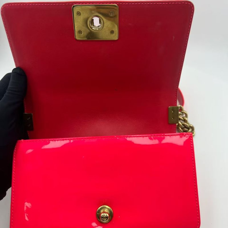 香奈兒 Le Boy 小型紅色漆皮單肩包-18