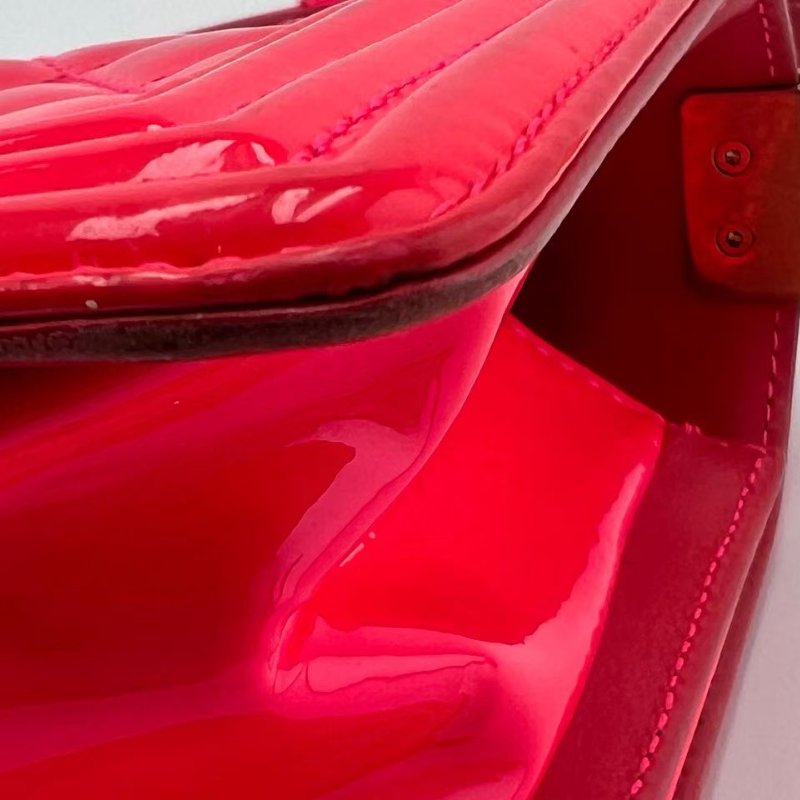 香奈兒 Le Boy 小型紅色漆皮單肩包-22