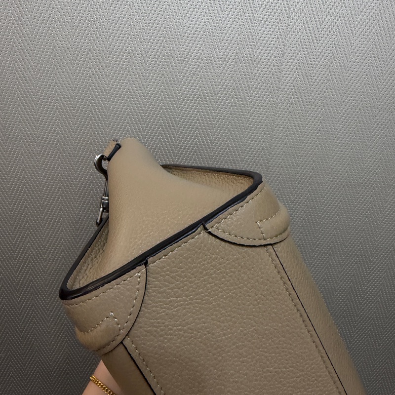 Celine 沙色牛皮霧銀釦Luggage nano手提斜背包-7