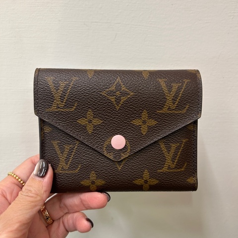 LV 原花粉釦victorine 三折短夾