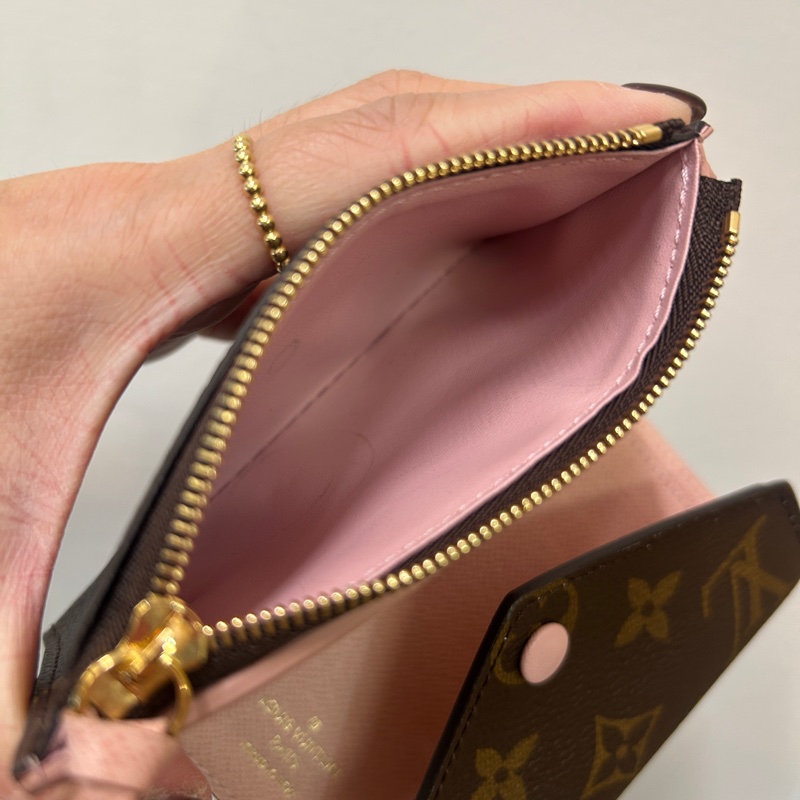 LV 原花粉釦victorine 三折短夾-6