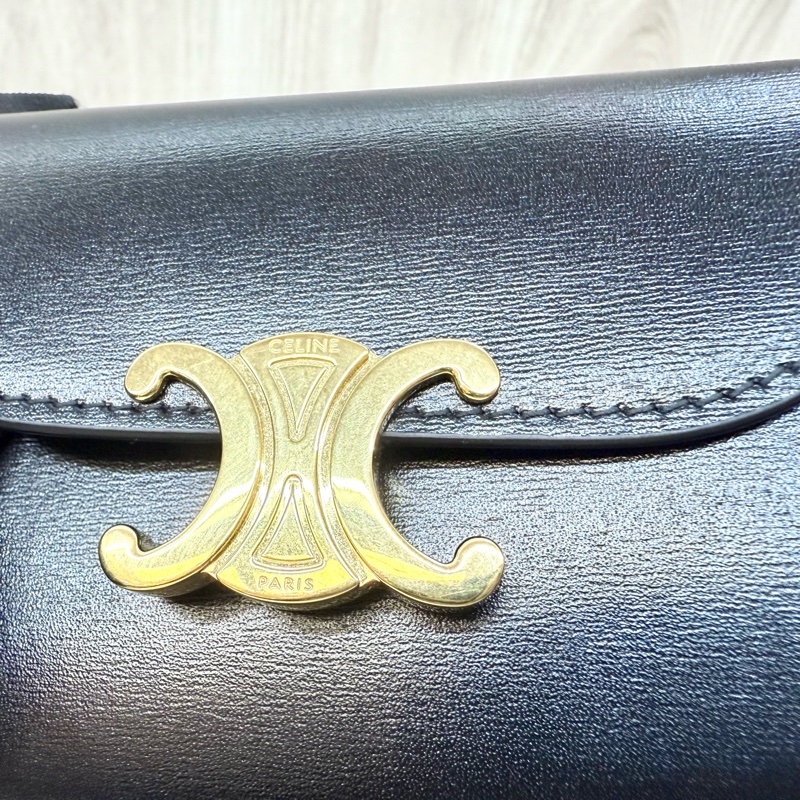 CELINE黑金牛皮凱旋門三折短夾10D783-16