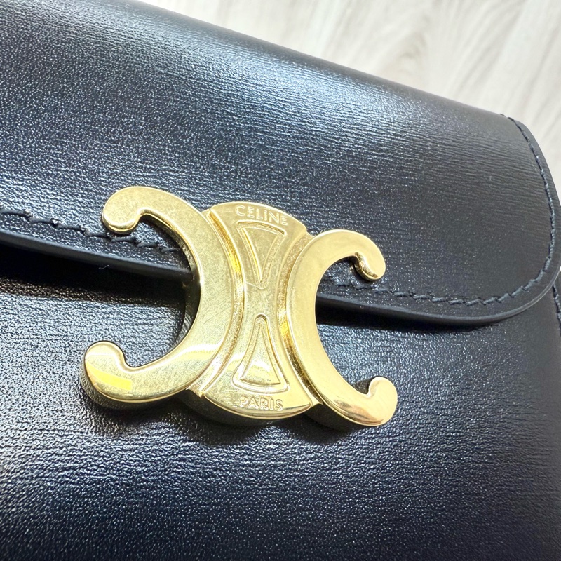 CELINE黑金牛皮凱旋門三折短夾10D783-17