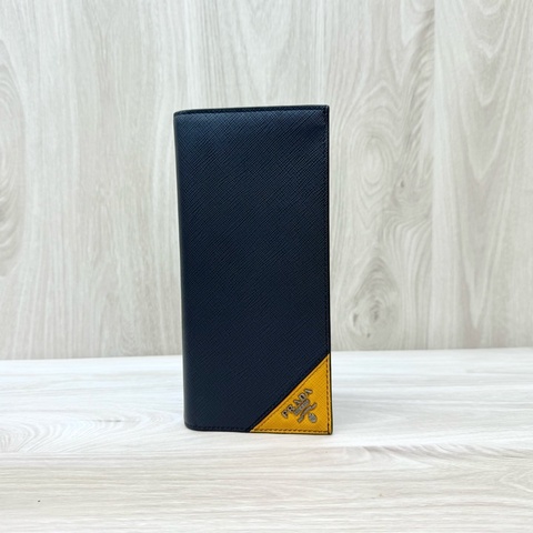 PRADA深藍拼三角橘銀釦Saffiano牛皮13卡對開長夾2MV836