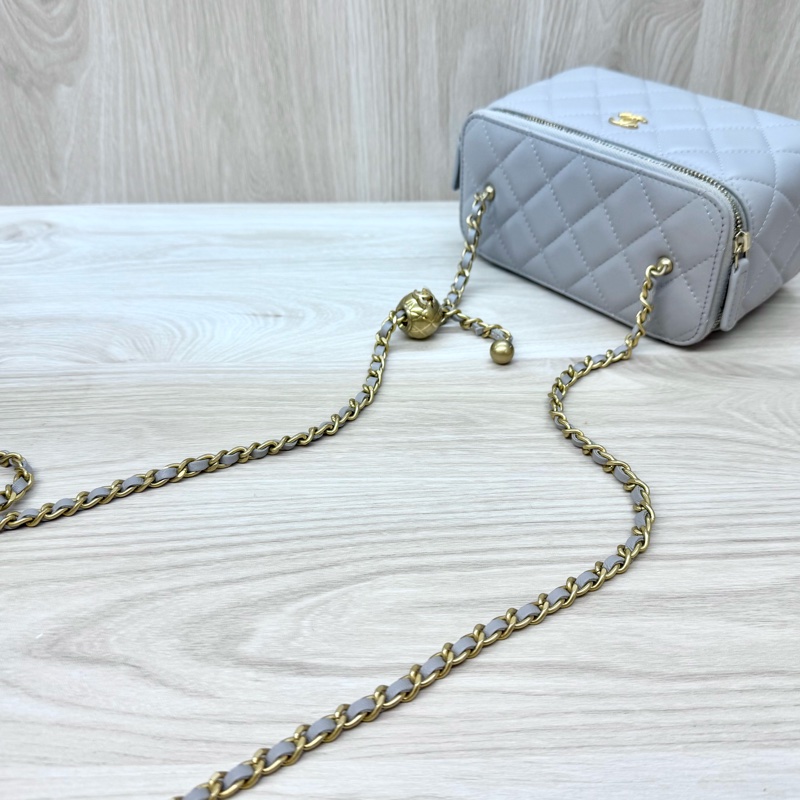 CHANEL灰色羊皮金球調節釦長盒子AP2303-8
