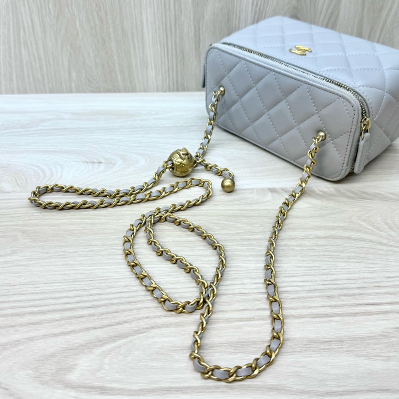 CHANEL灰色羊皮金球調節釦長盒子AP2303-9