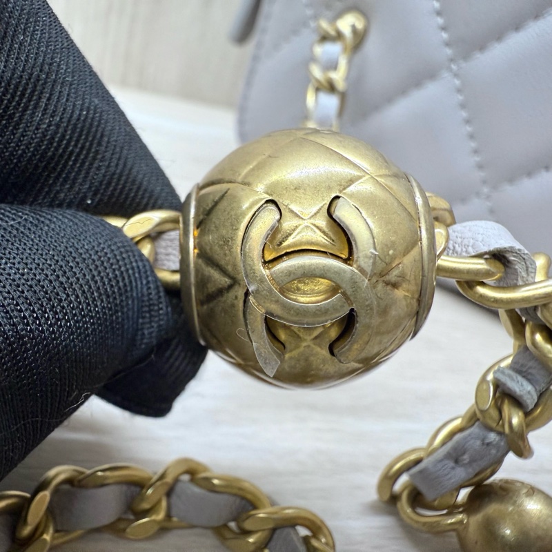 CHANEL灰色羊皮金球調節釦長盒子AP2303-12