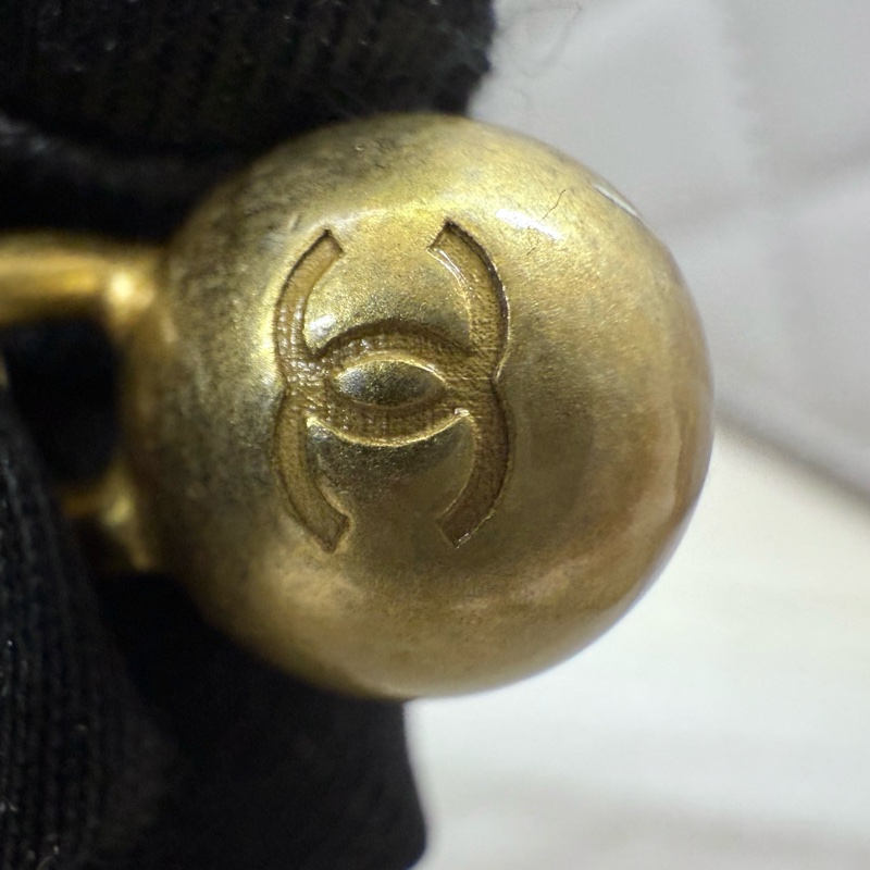 CHANEL灰色羊皮金球調節釦長盒子AP2303-14