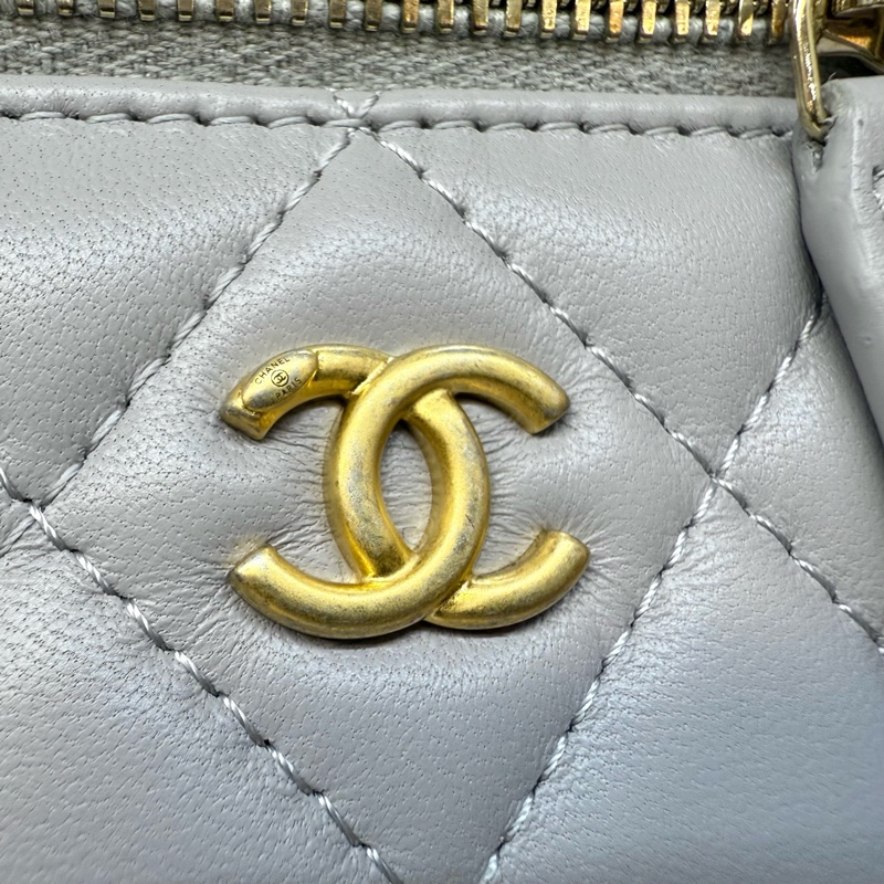 CHANEL灰色羊皮金球調節釦長盒子AP2303-19