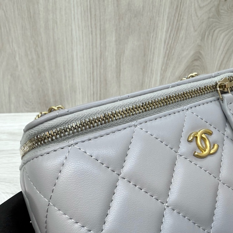 CHANEL灰色羊皮金球調節釦長盒子AP2303-20