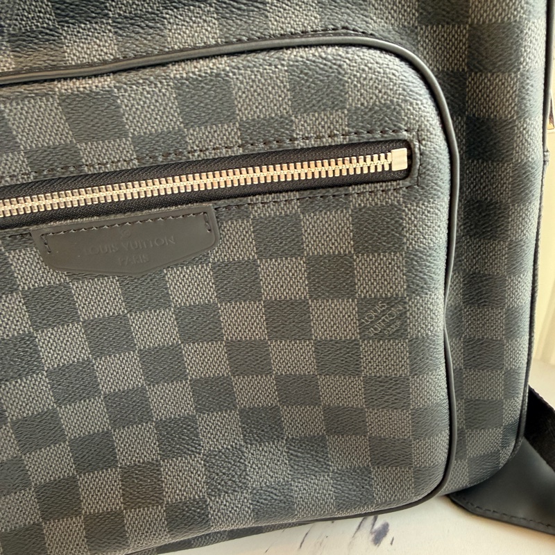 lv黑色棋盤後背包-5