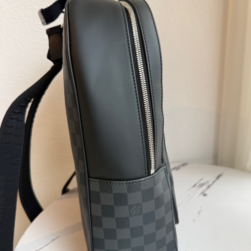 lv黑色棋盤後背包-6